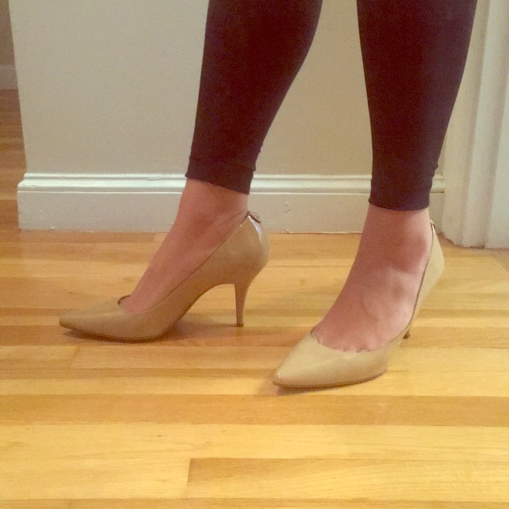 Michael Kors tan natural patent pumps 9